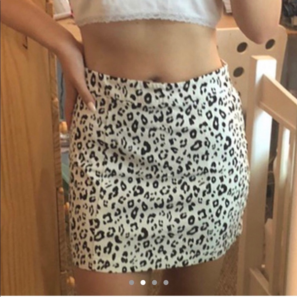 Adorable cheetah print skirt!